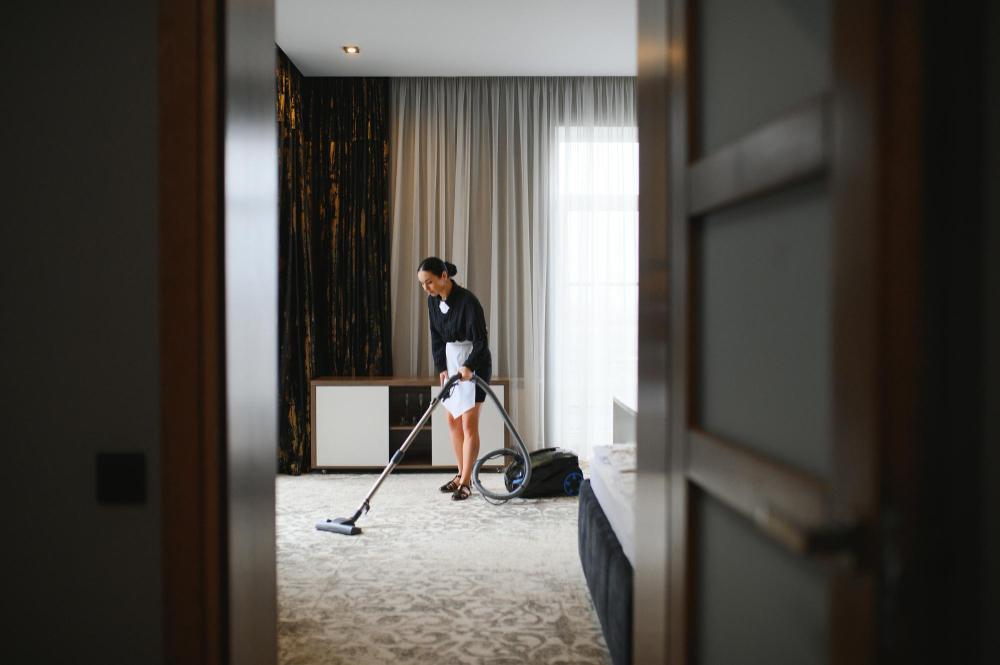 Shinster: Trusted Cleaning Partner for Airbnb & Booking.com's Finest Hotels